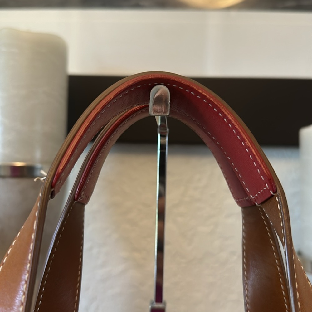 Coach Hamptons Signature C Tote Tan leather with contrast stitch EUC - Picture 10 of 10